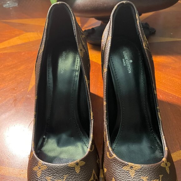 Louis Vuitton Shoes - Picture 3 of 4